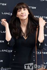 组图：李娜英出席活动 修长四肢羡煞旁人