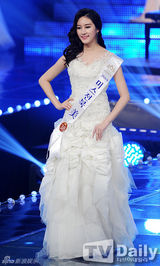 组图：韩国小姐诞生 50名佳丽似同一人
