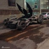 组图：《蝙蝠侠战超人》土豪神兵蝙蝠车超酷炫
