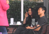 独家：夏雨胡静与友人喝下午茶 巧遇颜丹晨