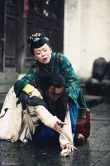 组图：高昊《美人如画》颠覆演绎潦倒醉汉