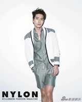 组图：朴海镇拍写真 华丽造型潮范儿足