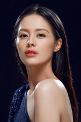 组图：王力可黑暗大片曝光 甜美微笑尽显半熟