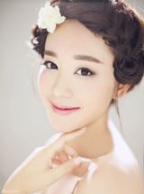 组图：海陆抹胸白裙出镜 眼眸清澈唯美动人