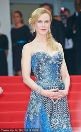 组图：妮可-基德曼登场 女神低胸美裙闪烁夺目