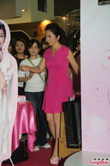 组图：陶晶莹不惧负面新闻 代言自夸美丽又独特