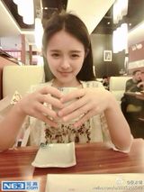 组图：昌大校花张冰婧曝清纯照 浓眉大眼爱卖萌