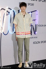 组图：EXO汤唯等亮相活动 休闲装扮也时尚