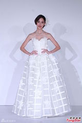 组图：邝美云陈法蓉等出席晚宴  女星抛胸斗艳