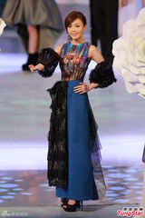 组图：李云迪钢琴伴奏 港姐众佳丽齐跳溜冰舞