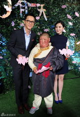 组图：周迅出席《有一天》首映 12位明星零片酬