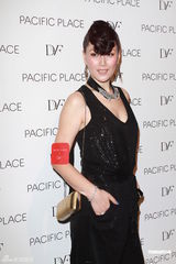 高清图：Lisa S现身时装展秀美腿琦琦裤装别有风情