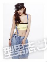 组图：张馨予英伦大片曝光 中性风格散发独特气质