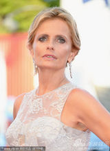 组图：搞怪vs唯美 威尼斯女星发型大巡礼