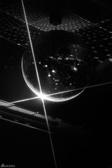 组图：碧昂斯蕾丝遮乳性感 自摸私处表情享受