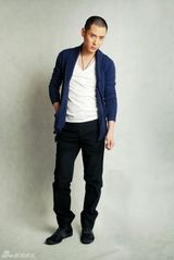 组图：韩栋型男写真曝光 演绎黑色忧郁系