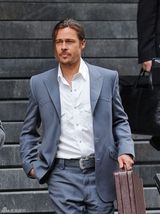 组图：电影《顾问》片场 皮特马尾辫抢镜