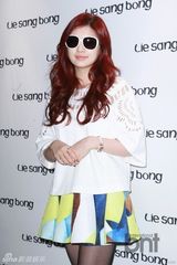 组图：SJ金希澈Clara等参加时装周时尚个性