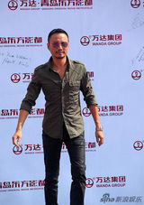 组图：张涵予现身万达活动 现场未见偶像有遗憾