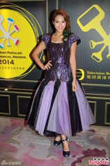 组图：李克勤出席TVB颁奖礼 张慧仪领衔M club