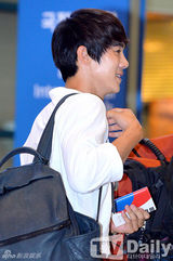 组图：刘延锡孙浩俊B1A4成员Baro返韩 变异域土男
