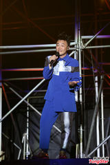 组图：陈奕迅北京开唱不慎滑倒 孙杨谢杏芳撑场