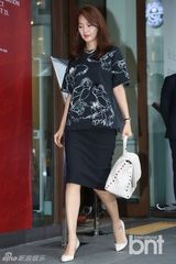 组图：韩星申敏儿朴韩星清新亮相笑容甜