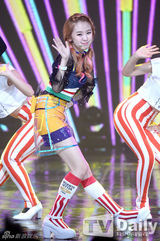 组图：《the show》众星云集 NS允智超短裙亮相