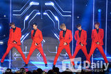 组图：《冠军秀》精彩无限 VIXX夺冠喜极而泣