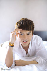 组图：徐正曦最新杂志写真演绎白色恋人