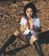 组图：林熙蕾早年大尺度写真 轻解内衣双峰傲人