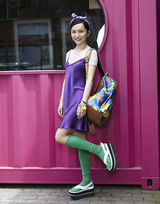 组图：肖雨雨早秋炫彩街拍 七面娇娃时髦有范儿