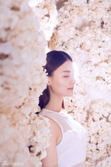 组图：毛林林素颜纯美写真 新剧角色引热议