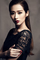 组图：颖儿复古大片 知性优雅宛如油画美人