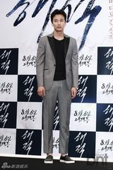 组图：韩星孙艺珍宣传新片小心落座防走光