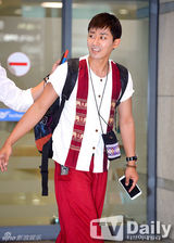 组图：刘延锡孙浩俊B1A4成员Baro返韩 变异域土男