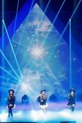 独家：少女时代TTS热辣献唱 下叉劈腿秀舞功