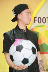 独家：Gary香港出席活动 低调暖男拥抱粉丝