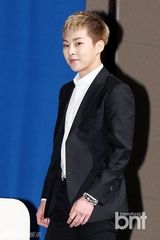 组图：偶像组合EXO成员代表出席仁川亚运记者会