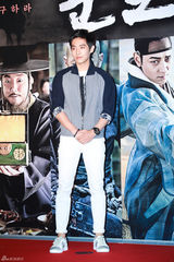 独家：韩影《群盗》试映会 姜东元河正宇等出席