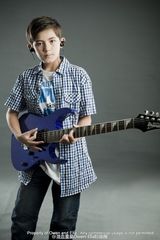 组图：逆天基因！混血兄妹超养眼 曾与王菲搭档