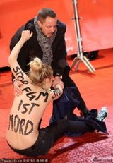 策划：裸奔弱爆！影节红毯九怪 囧脸露臀钻裙底