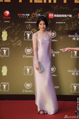 组图：上影节闭幕 陈慧琳金色抹胸礼服高雅贵气
