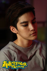 组图：金宇彬Tina合作新戏亲密互动玩自拍