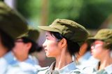 组图：军训美图来袭 中戏靓女PK北大学霸