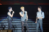 组图：JYJ三兄弟台湾开唱 全场合唱《十年》