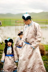 组图：爸爸2萌娃草原行 杨阳洋不再独宠多多