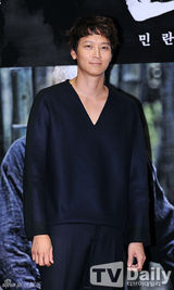 组图：韩片《群盗》试映 河正宇等出席