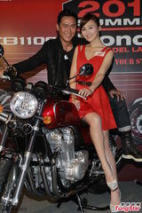 组图：高海宁红裙诱惑马德钟 同骑帅气摩托