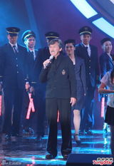 组图：星光熠熠耀保良直播 邓紫棋露底